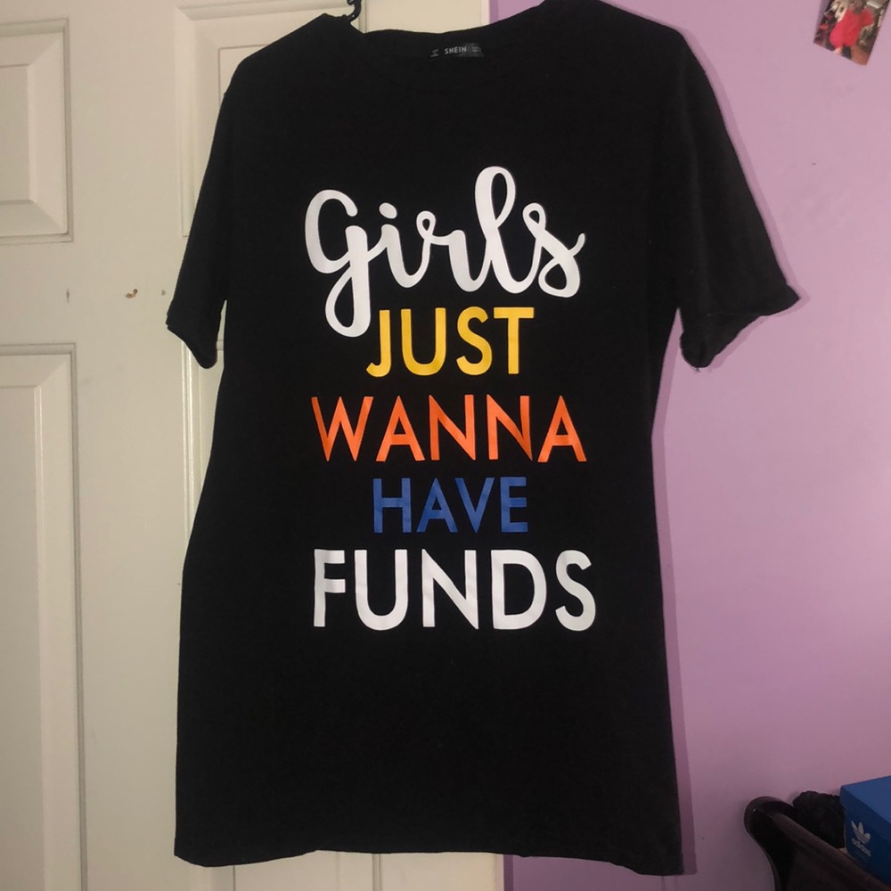 T-shirt dress .